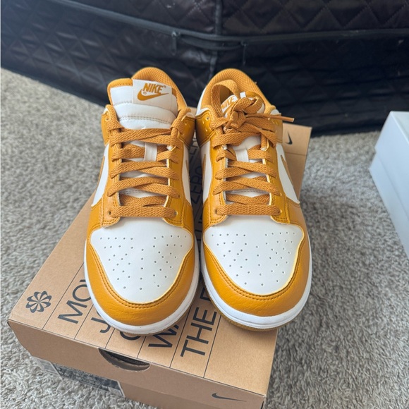 Nike Dunk Low Phantom Gold Suede - Picture 2 of 4